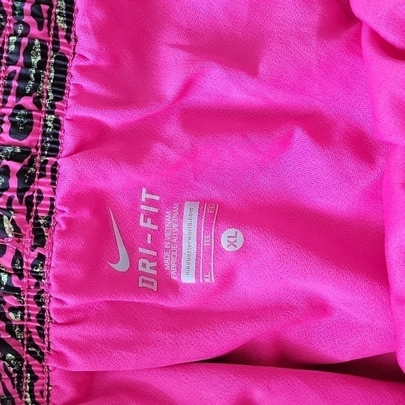𝅺NIKE Running Shorts - Picture 5 of 5
